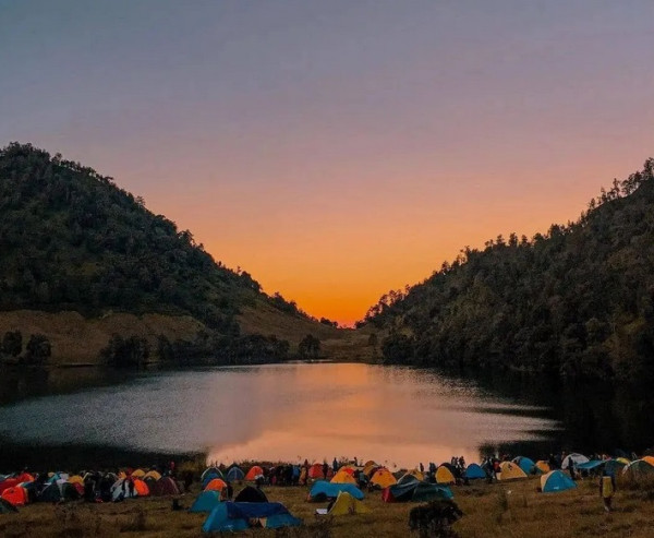 10 Rekomendasi Gunung dengan Pemandangan Cantik di Indonesia, Ijen Pancarkan Api Biru yang Menawan