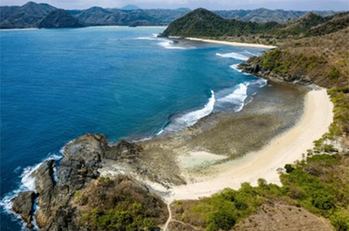 5 Pantai Terindah di Lombok, Nomor Terakhir Surganya Peselancar