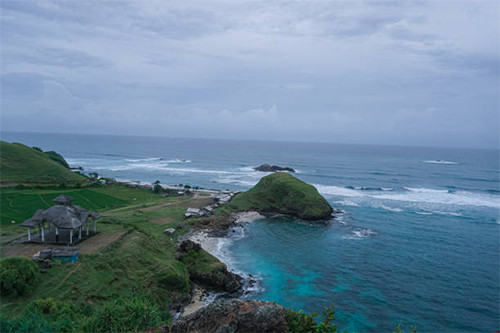 5 Pantai Terindah di Lombok, Nomor Terakhir Surganya Peselancar