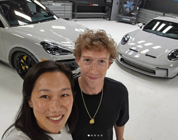 Sultan Mah Bebas! Mark Zuckerberg Modifikasi Porsche Jadi Minivan demi Istrinya