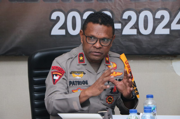 3 Jenderal Polisi Asli Putra Papua, 2 Perwira Tembus Bintang Tiga