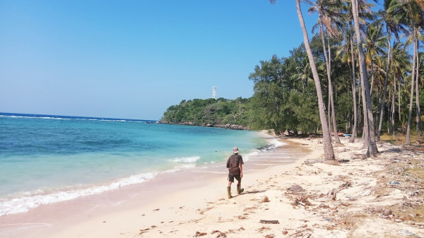 5 Pantai Terindah di Karimunjawa, Nomor 3 Destinasi Ideal untuk Snorkeling