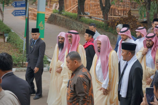 Imam Besar Masjid Nabawi Syekh Ahmad Kunjungi Ponpes Darunnajah