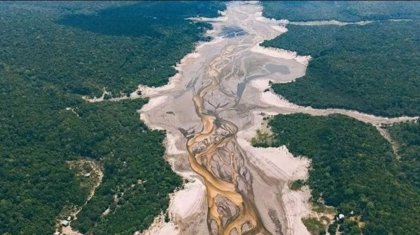 Gurun Sahara Banjir, Sungai Amazon Kering Kerontang: Ketika Bumi Berputar Balik