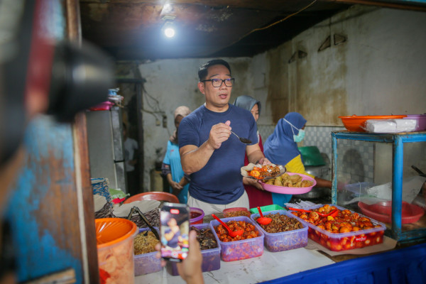 Ketika Ridwan Kamil Mendadak Jadi Penjual Nasi Uduk