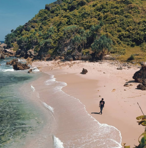6 Rekomendasi Pantai Hidden Gem di Indonesia, Surga Tersembunyi yang Diburu Pencinta Alam