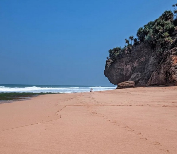 6 Rekomendasi Pantai Hidden Gem di Indonesia, Surga Tersembunyi yang Diburu Pencinta Alam