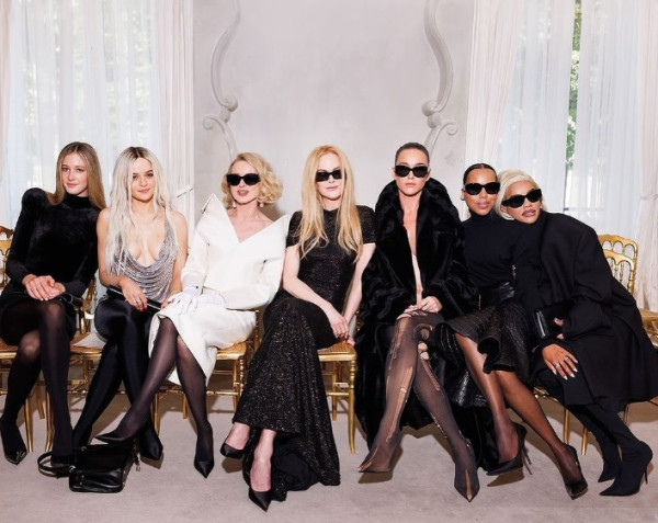 Nicole Kidman dan Salma Hayek Bertengkar di Paris Fashion Week, Begini Kronologinya