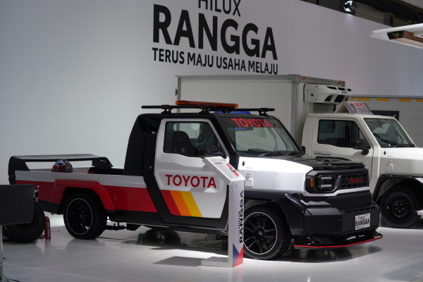 Alasan Dian Sastro Jatuh Cinta dengan Hilux Rangga