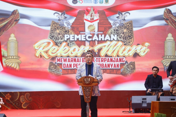 Pj Gubernur Jatim Ikut Partisipasi Rekor MURI dan Launching Kuliner Halal serta E-commerce