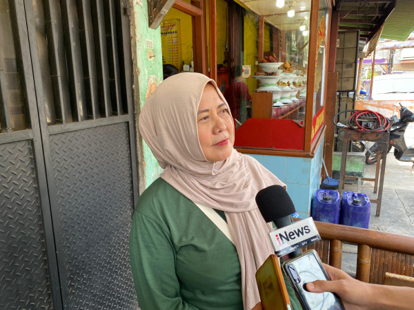 Jumat Berkah, Relawan RIDO Bagikan 100 Nasi Padang ke Warga Kemayoran