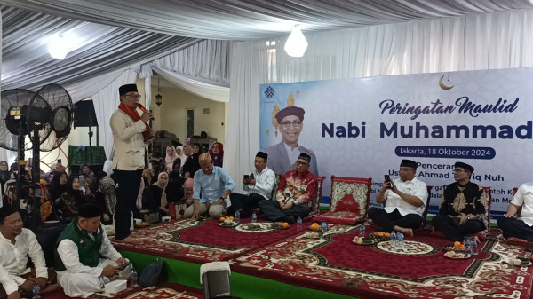Ridwan Kamil Diserbu Emak-emak Srengseng Sawah saat Hadiri Maulid Nabi