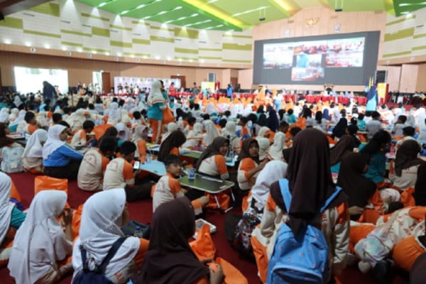 KAUJE Gandeng BAPANAS Gelar Sarapan Pagi Bergizi bagi 1.000 Siswa SD di Jember