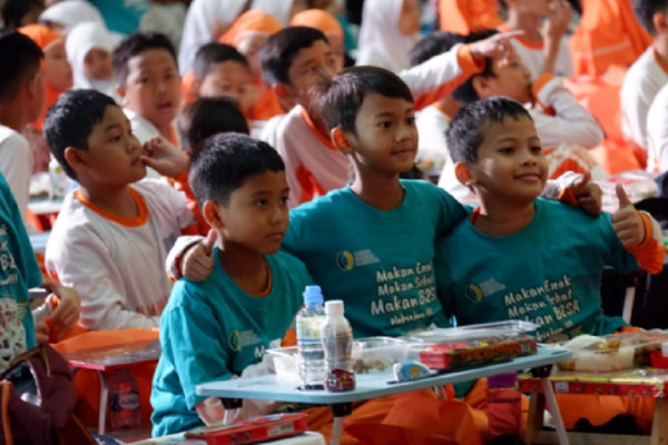 KAUJE Gandeng BAPANAS Gelar Sarapan Pagi Bergizi bagi 1.000 Siswa SD di Jember