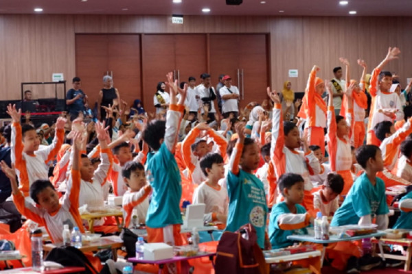 KAUJE Gandeng BAPANAS Gelar Sarapan Pagi Bergizi bagi 1.000 Siswa SD di Jember