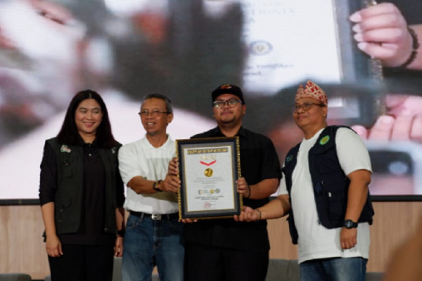 KAUJE Gandeng BAPANAS Gelar Sarapan Pagi Bergizi bagi 1.000 Siswa SD di Jember