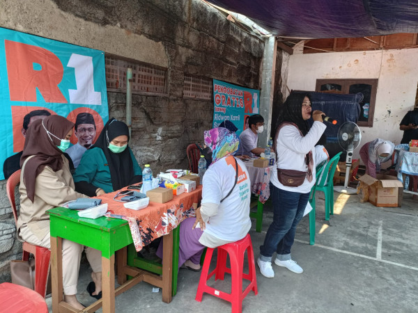 Semringah Warga Cipulir Datang ke Cek Kesehatan Gratis dari Timses RIDO