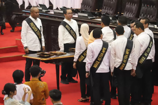 5 Fakta Jelang Pelantikan Presiden, Muncul Spanduk Ajakan Antar Prabowo ke Istana