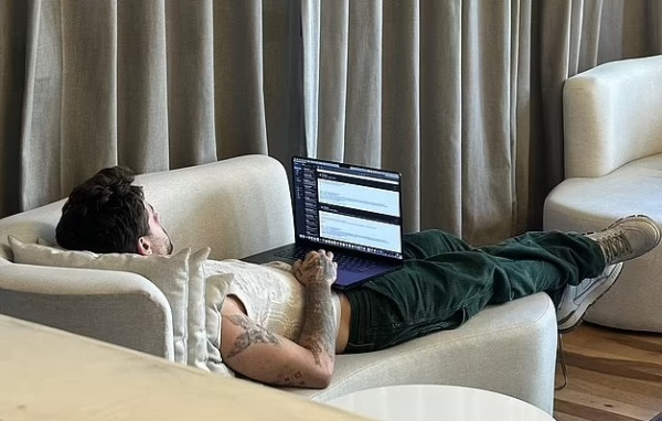 Liam Payne Marah dan Hancurkan Laptop usai Menerima Email Misterius sebelum Jatuh dari Balkon