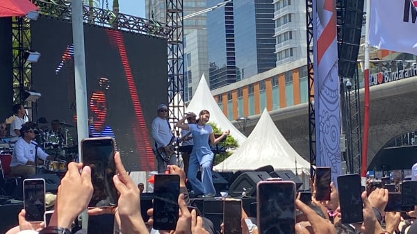 Rayakan Pelantikan Prabowo-Gibran, Ayu Ting Ting: Selamat Bertugas Bapak