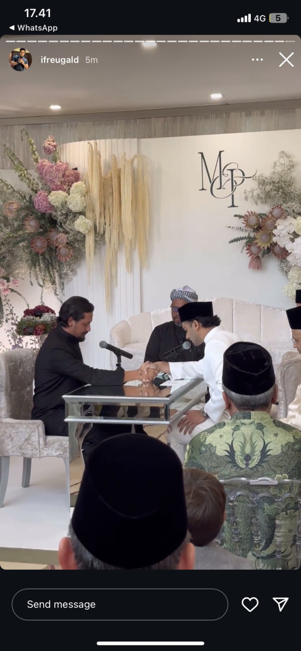 Pevita Pearce Dinikahi Pria Inisial M dengan Mas Kawin 10 Dinar