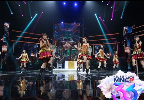 JKT48 Bergoyang, King Nassar bak Raja di Konser Road To Kilau Raya K33setiaan