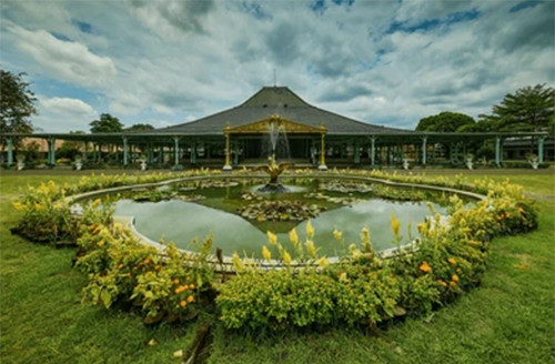 10 Tempat Wisata Instagramable di Solo, Nomor 8 Taman Tertua di Indonesia