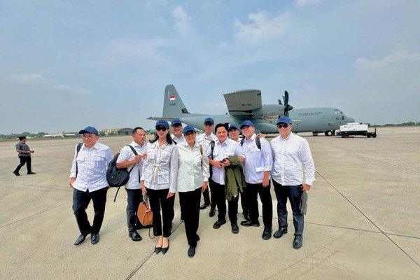 Momen Sri Mulyani Pamer Naik Pesawat Super Hercules yang Dibeli Pakai APBN