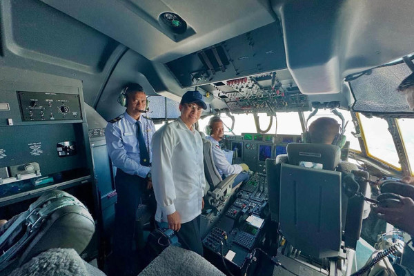 Momen Sri Mulyani Pamer Naik Pesawat Super Hercules yang Dibeli Pakai APBN