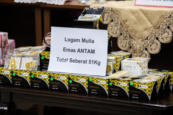 Ini Penampakan Uang Rp920 Miliar dan 51 Kg Emas Batangan yang Disita dari Eks Pejabat MA
