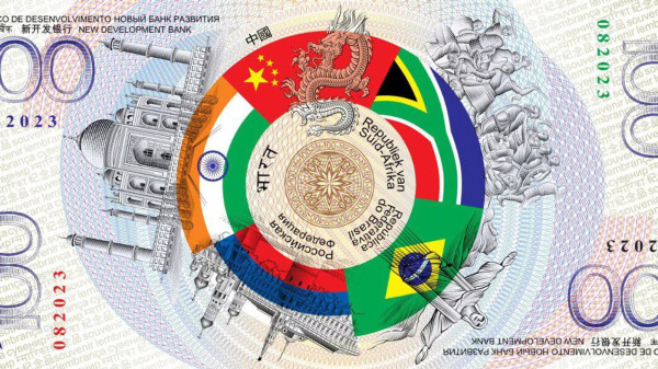 Putin Pegang Uang Kertas Simbolis BRICS, Menarik Perhatian Dunia