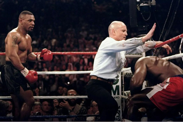 Kisah Frank Bruno, Raja KO yang Kena Pukulan Cambuk Mike Tyson
