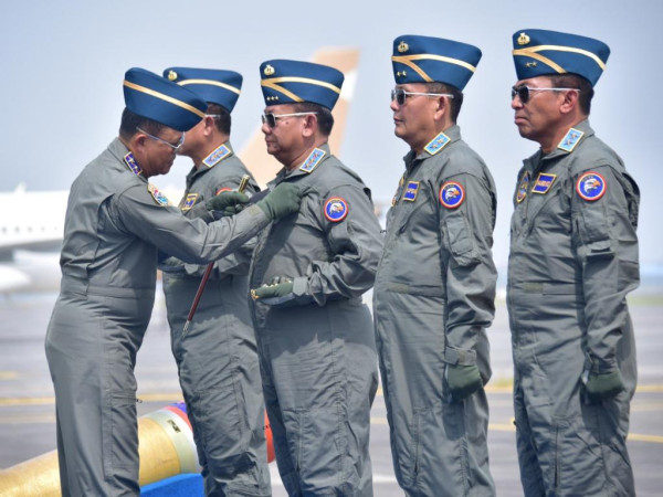 Selamat! 11 Pati TNl AL Terima Brevet Kehormatan Penerbangan Angkatan Laut
