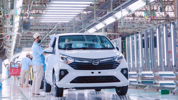 Melihat Proses Produksi Mobil Daihatsu di Pabrik Karawang