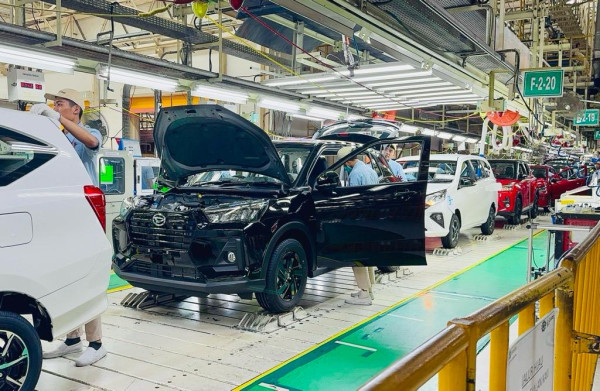 Melihat Proses Produksi Mobil Daihatsu di Pabrik Karawang