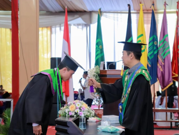 Kisah Fajar, Raih Gelar Sarjana Berkat Kursus hingga Jadi Pengusaha Muda