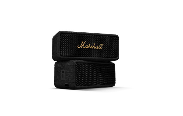 Speaker Portable Ini bisa Diajak Berenang Bahkan Ditenggelamkan di Air