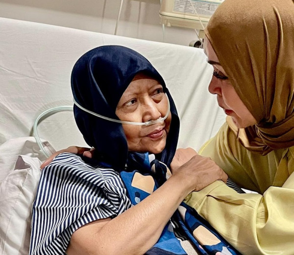 8 Potret Dina Mariana Semasa Hidup, Tinggalkan Sahabat dengan Senyum