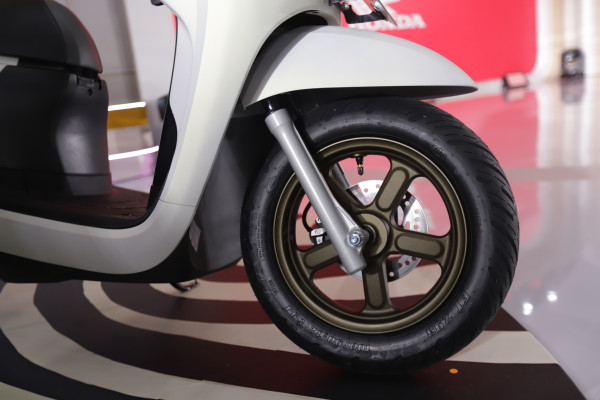 Scoopy Terbaru Bersolek! Harga Rp22 Juta, Ada USB Type-C & Panel Digital!