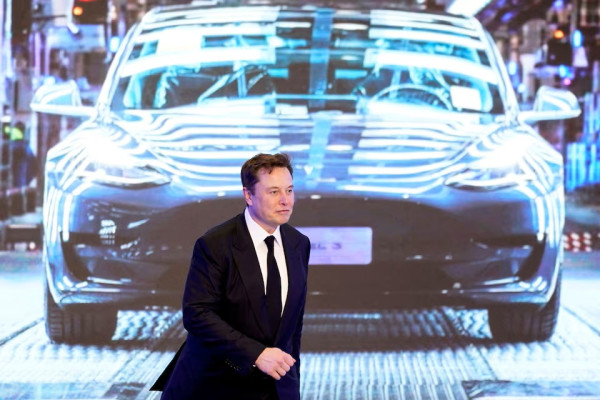 Elon Musk: Masa Depan Tesla Ada di Taksi Otonom Robotaxi, Bukan Mobil Listrik Murah!