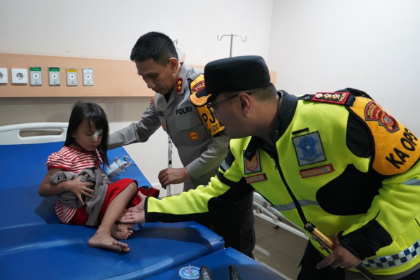 Foto-foto Dramatis Evakuasi Korban Tabrakan Beruntun di Tol Purbaleunyi