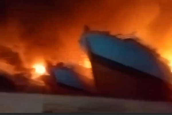 Belasan Kapal di Pelabuhan Perikanan Nusantara Pekalongan Ludes Terbakar