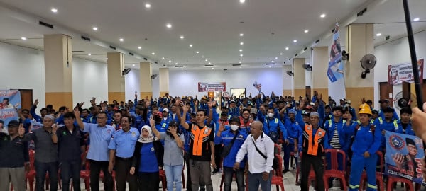 Konvoi Buruh Bongkar Muat Pelabuhan Jakarta Siap Menangkan Pramono Anung - Rano Karno