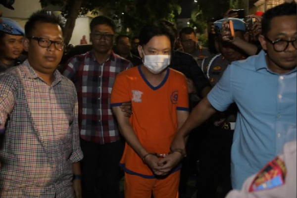 Penampakan Ivan Sugianto Digiring ke Tahanan usai Paksa Siswa SMA Sujud dan Menggonggong