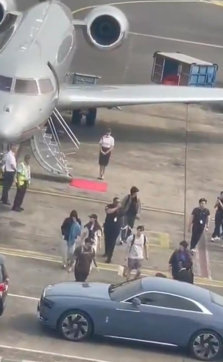 Lisa BLACKPINK Tiba di Jakarta, Naik Private Jet hingga Dijemput Rolls-Royce