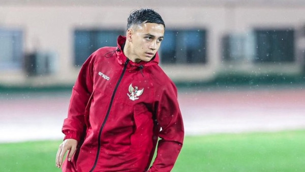 Perbandingan Statistik Eliano Reijnders vs Yakob Sayuri, Siapa Lebih Baik?