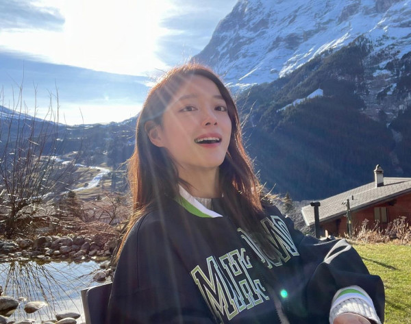 5 Potret Cantik Kim Se Jeong, Bintang Drama Korea Brewing Love