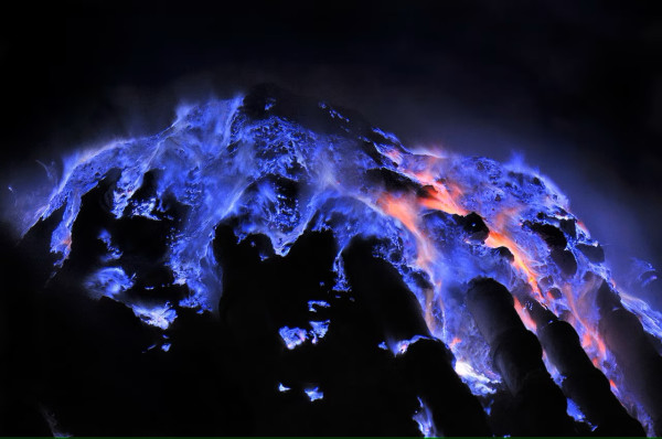 Blue Fire di Dunia Ada Berapa? Ada 3 dan Salah Satunya di Indonesia
