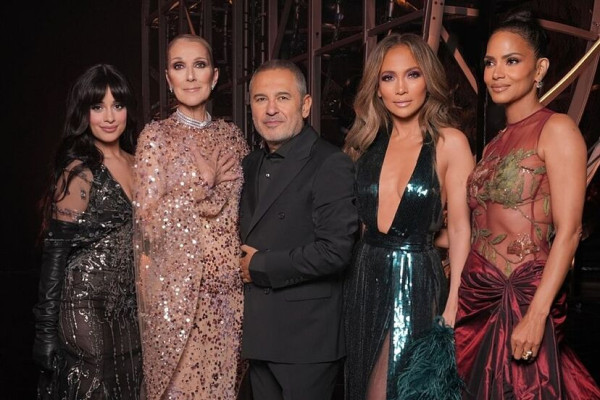 Jennifer Lopez dan Celine Dion Diduga Berkonflik, Tatapannya Canggung