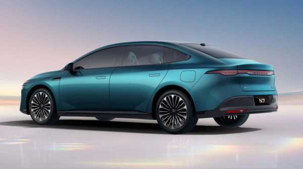 Nissan N7 Sedan Listrik Mewah Penantang BYD Seal Diluncurkan